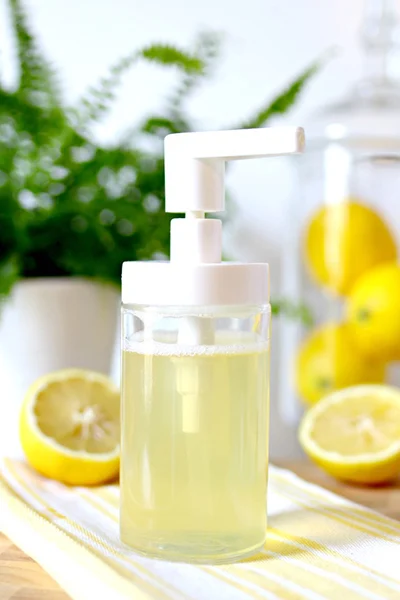 Detergent de vase care nu atacă pielea mâinilor, obținut în casă
