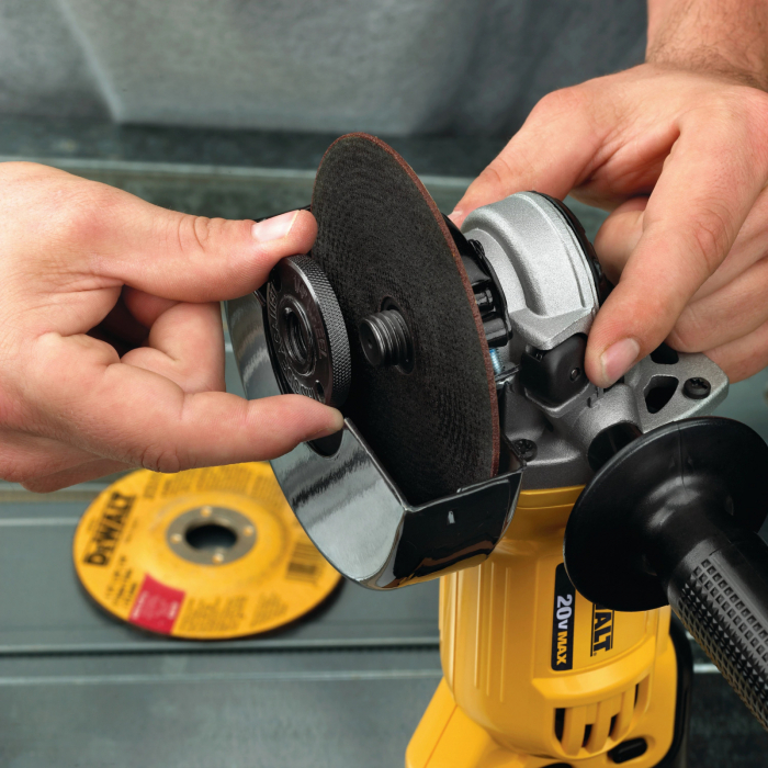 Polizor Xr Li-Ion 18V 4Ah Dewalt [2]