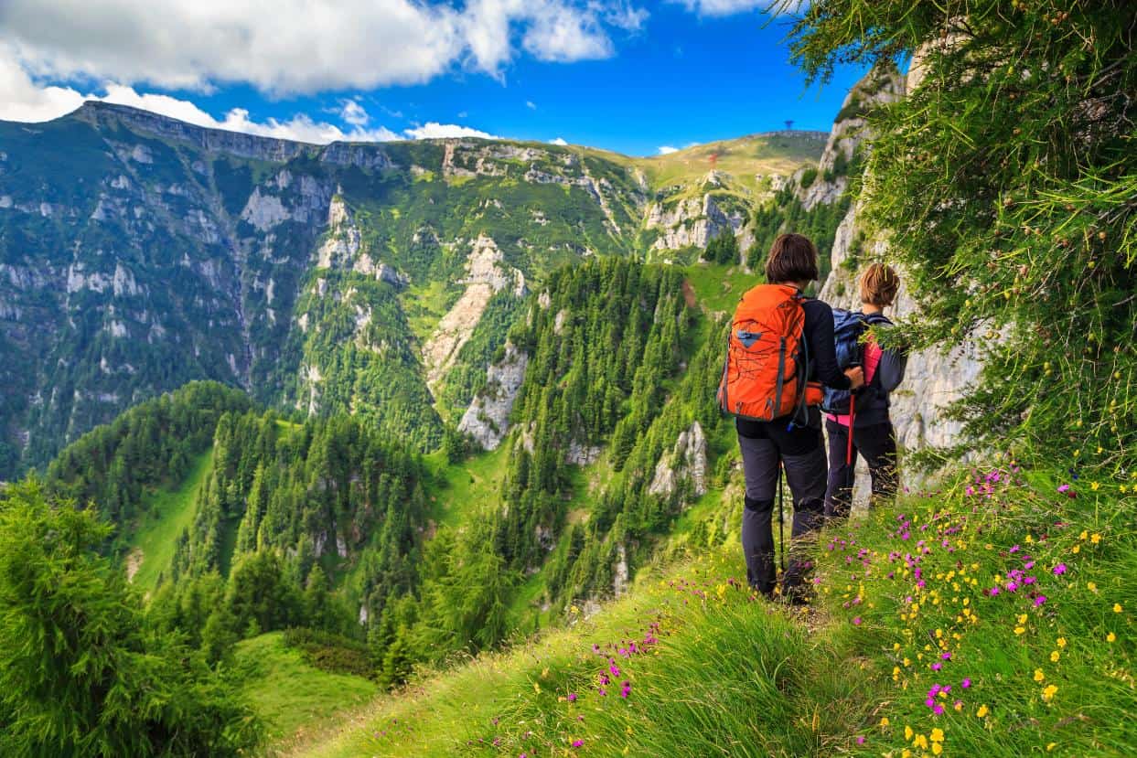 Drumetii montane: trasee incantatoare si sfaturi esentiale pentru o experienta de neuitat