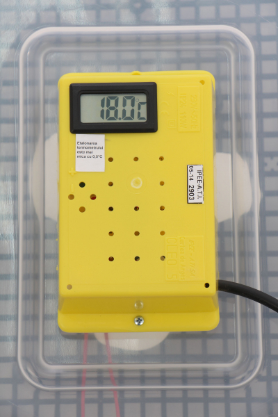 Incubator electric pentru oua cu dispozitiv dublu de intoarceresi termometru, Cleo, model 5X2-DT [6]