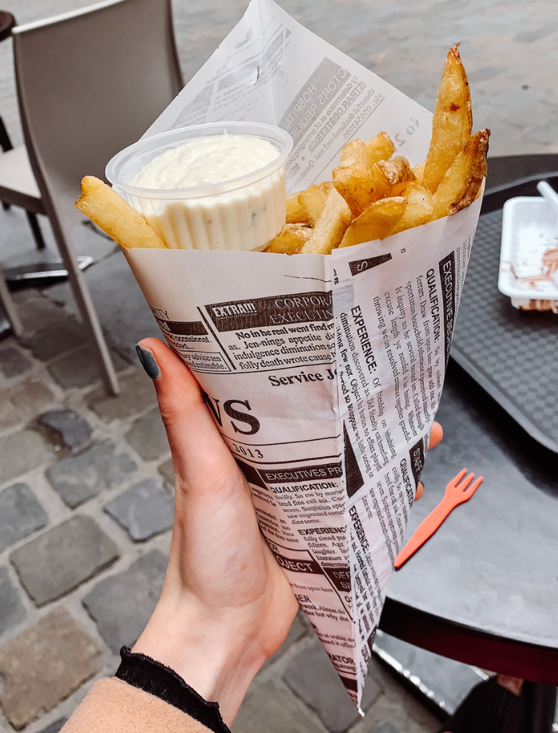 WHITE CARDBOARD BOXES BURGER - paper cones