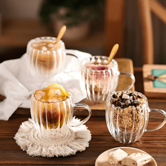 Pahar perete dublu cu maner 250 ml, cu striatii, din sticla borosilicata premium termorezistenta, design modern, cana transparent cafea, cappuccino, ceai, suport de pluta inclus, transparent [9]