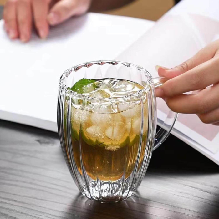 Pahar perete dublu cu maner 250 ml, cu striatii, din sticla borosilicata premium termorezistenta, design modern, cana transparent cafea, cappuccino, ceai, suport de pluta inclus, transparent [10]