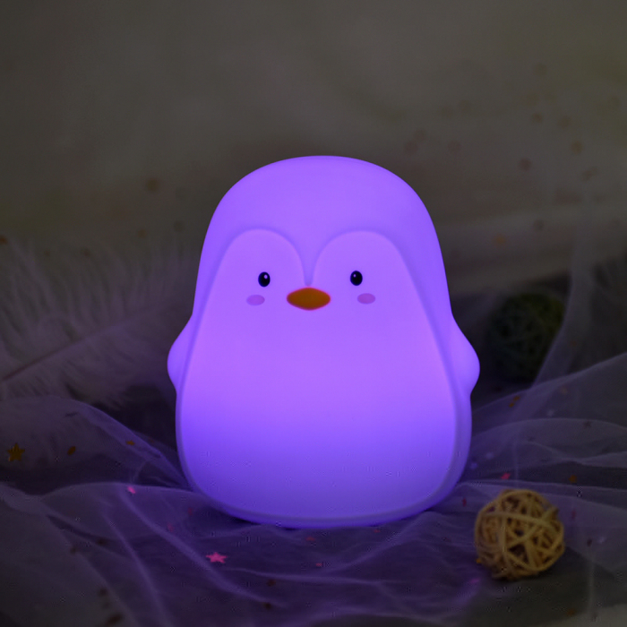 Lampa de veghe portabila cu 7 culori de LEDuri, Ideas4Comfort, silicon BPA-free, lavabila, reincarcabila USB, touch-control, Pinguin [6]