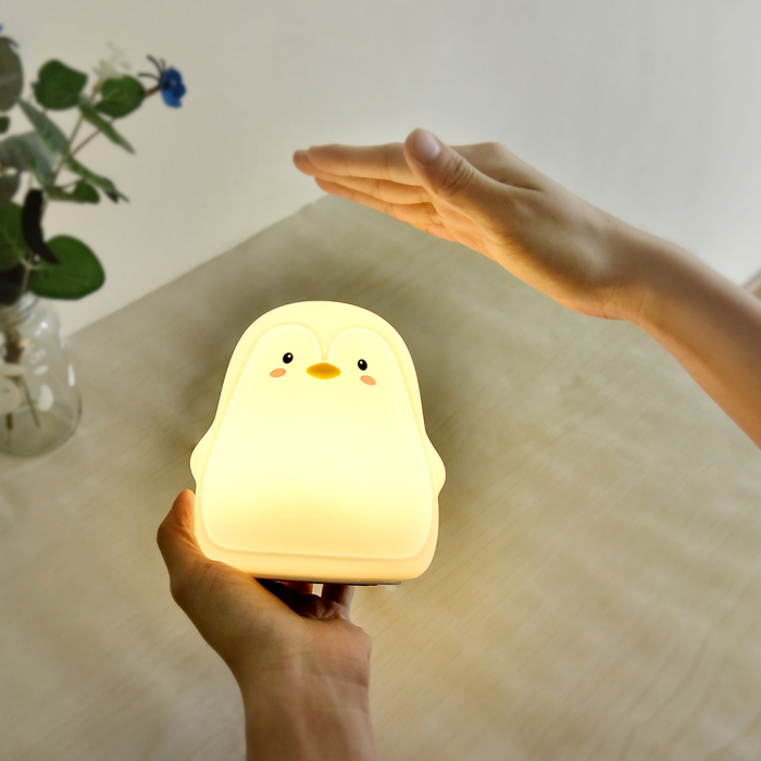 Lampa de veghe portabila cu 7 culori de LEDuri, Ideas4Comfort, silicon BPA-free, lavabila, reincarcabila USB, touch-control, Pinguin [14]