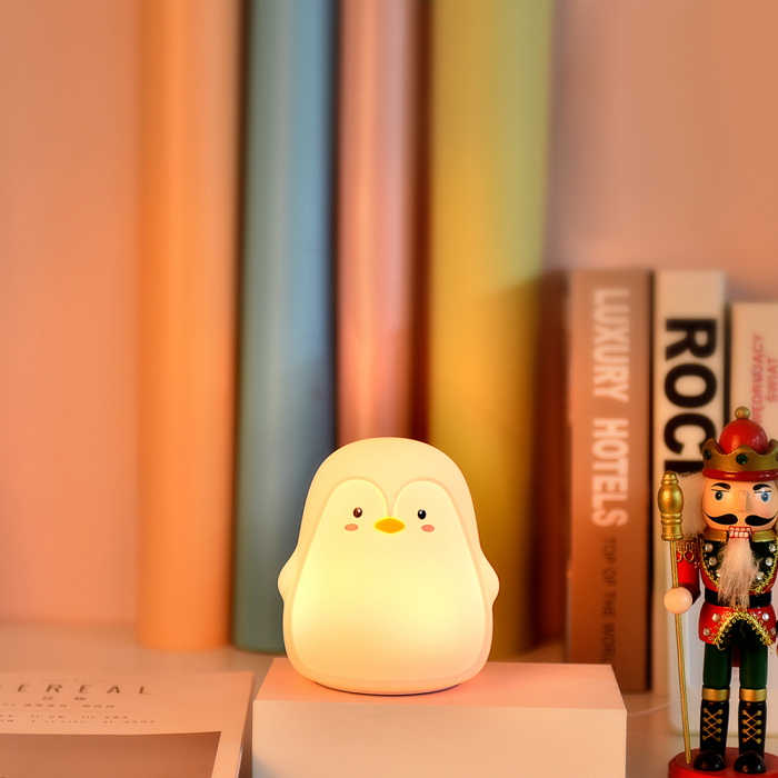 Lampa de veghe portabila cu 7 culori de LEDuri, Ideas4Comfort, silicon BPA-free, lavabila, reincarcabila USB, touch-control, Pinguin [3]
