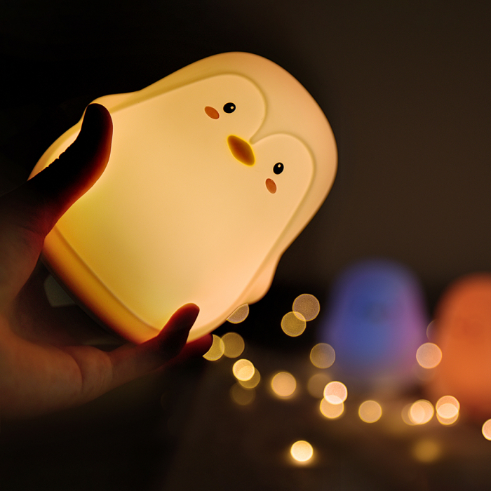 Lampa de veghe portabila cu 7 culori de LEDuri, Ideas4Comfort, silicon BPA-free, lavabila, reincarcabila USB, touch-control, Pinguin [12]