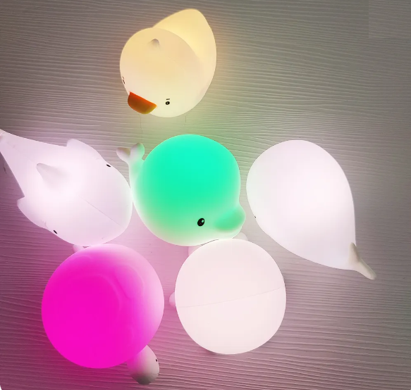 Set 6 jucarii de baie pentru bebelusi, silicon, lumini LED 8 culori, senzor touch, baterii LR44 incluse, temporizator 1 minut, alb [9]