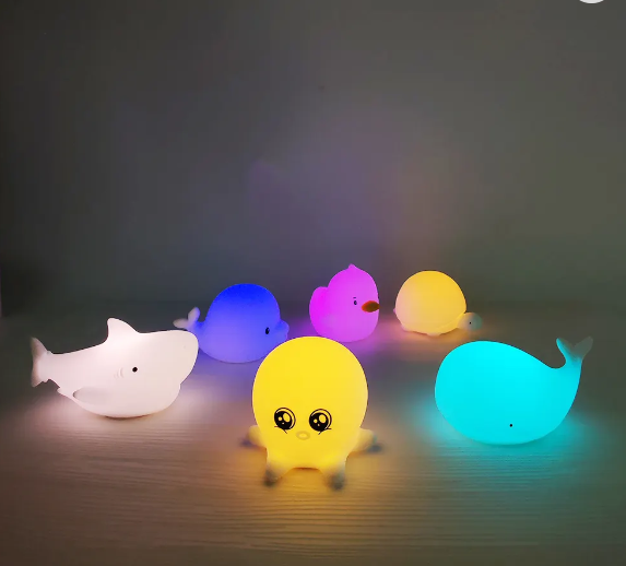 Set 6 jucarii de baie pentru bebelusi, silicon, lumini LED 8 culori, senzor touch, baterii LR44 incluse, temporizator 1 minut, alb [8]