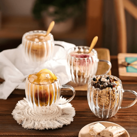 Pahar perete dublu cu maner 250 ml, cu striatii, din sticla borosilicata premium termorezistenta, design modern, cana transparent cafea, cappuccino, ceai, suport de pluta inclus, transparent [8]