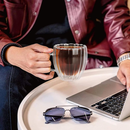 Pahar perete dublu cu maner 250 ml, cu striatii, din sticla borosilicata premium termorezistenta, design modern, cana transparent cafea, cappuccino, ceai, suport de pluta inclus, transparent [11]