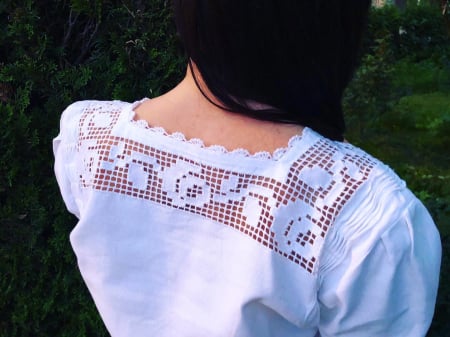Ie femei cu motiv traditional [1]