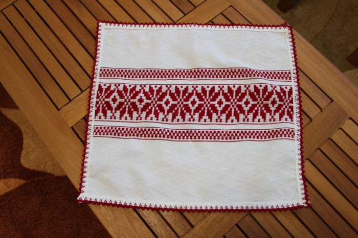 Artizanat traditional Dochia 36A 32 cm alb