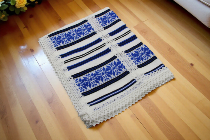 Artizanat traditional Elena 130x 50 cm alb cu albastru Artizanat traditional Elena 130x 50 cm alb cu albastru