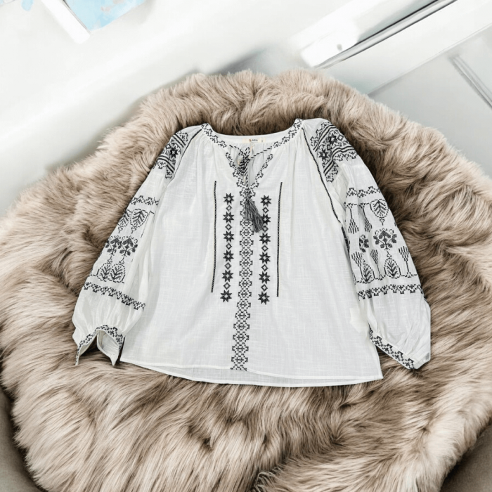 Bluza brodata cu motive geometrice - Lana [3]