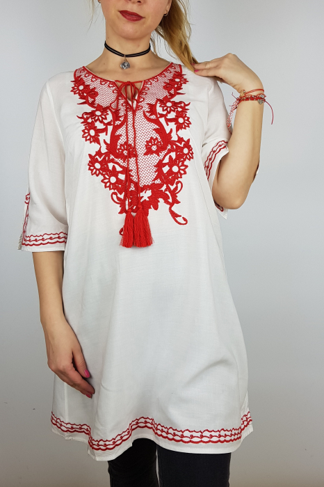 Bluza cu broderie vali
