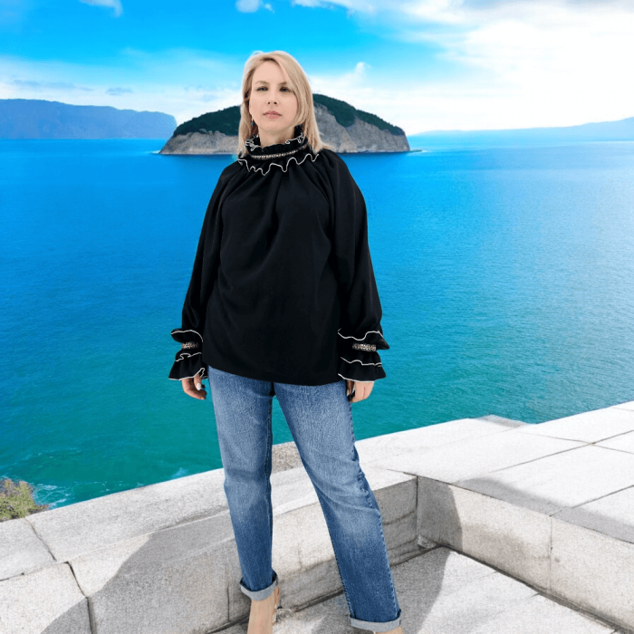 Bluza neagra stilizata traditional Amalia [3]