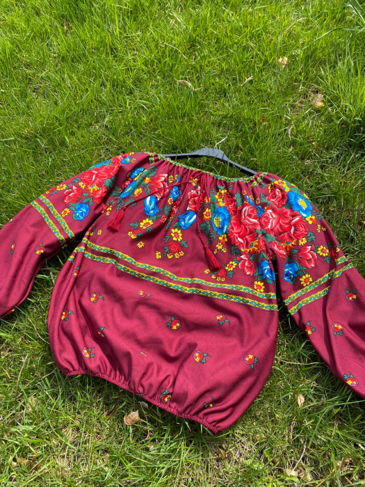 Bluza stilizata cu motive florale sanziana 21