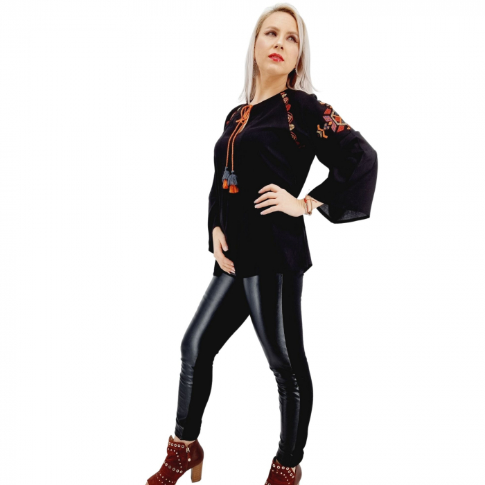 Bluza stilizata traditional cu broderie si ciucuri Clarita [9]