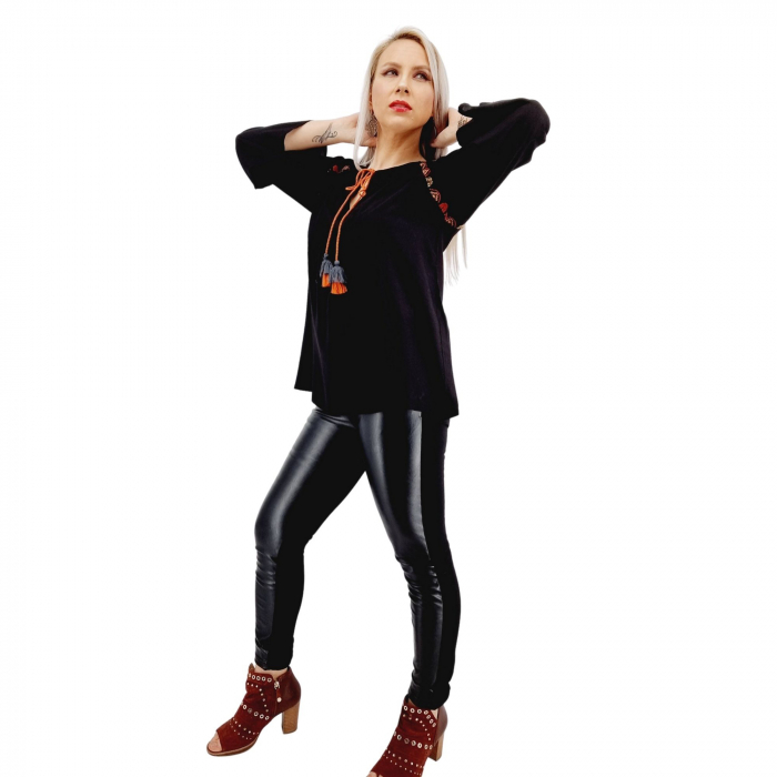 Bluza stilizata traditional cu broderie si ciucuri Clarita [8]
