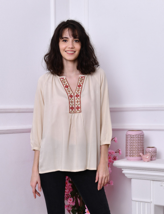 Bluza stilizata traditional cu broderie Clara [6]