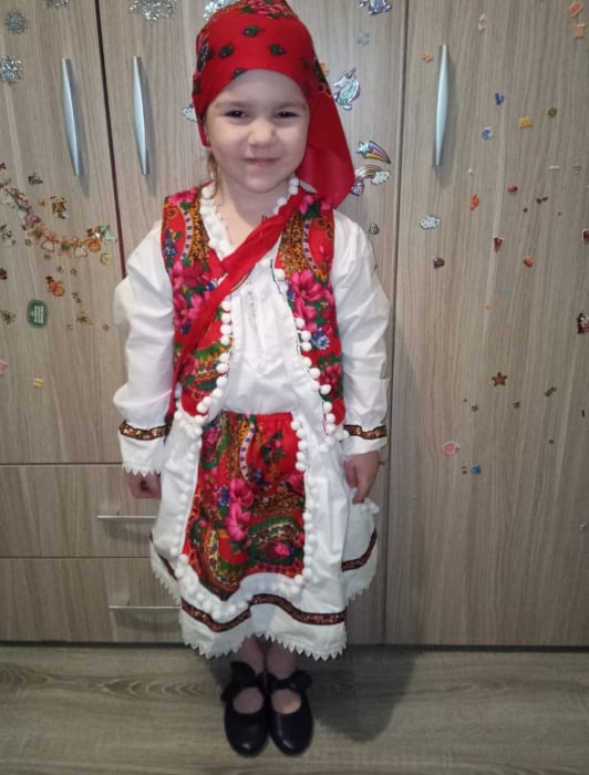 Costum popular fetite Maria format din 5 piese ( 1 ani si 8 ani ) [1]