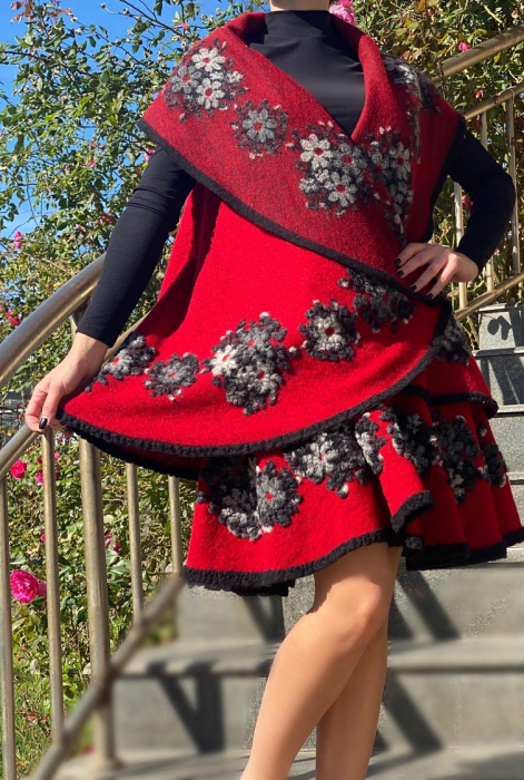 Costum din lana anisoara 2