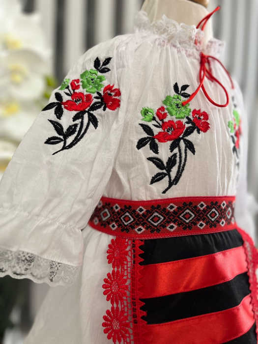 Costum national fetite Mira 13 [3]