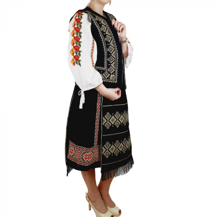 Costum Popular cu broderie traditionala Toni [6]
