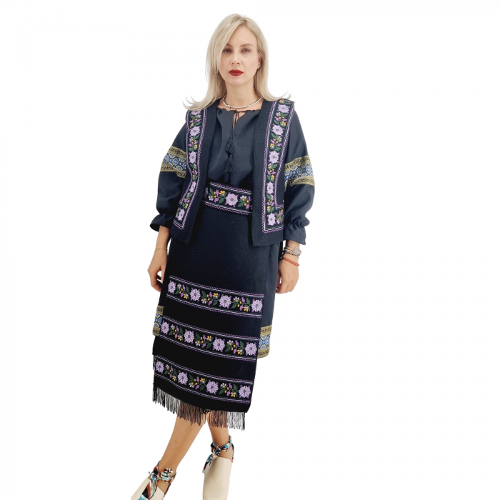 Costum Popular cu broderie traditionala Priscilla 3 [6]