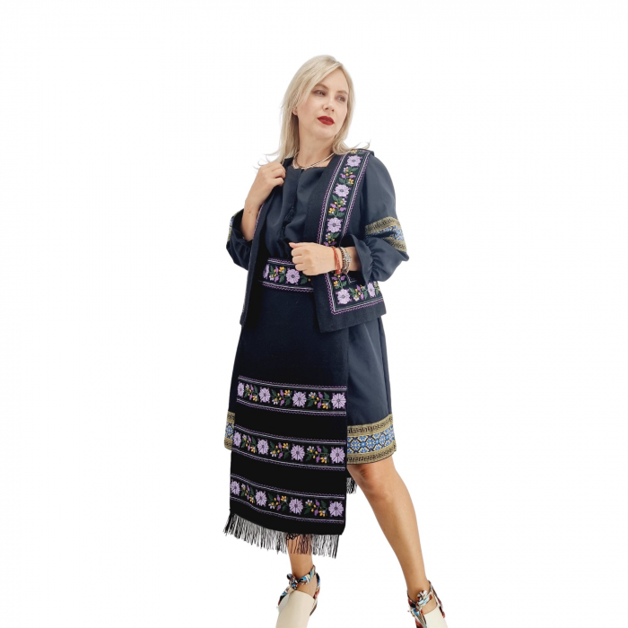 Costum Popular cu broderie traditionala Priscilla 3 [5]