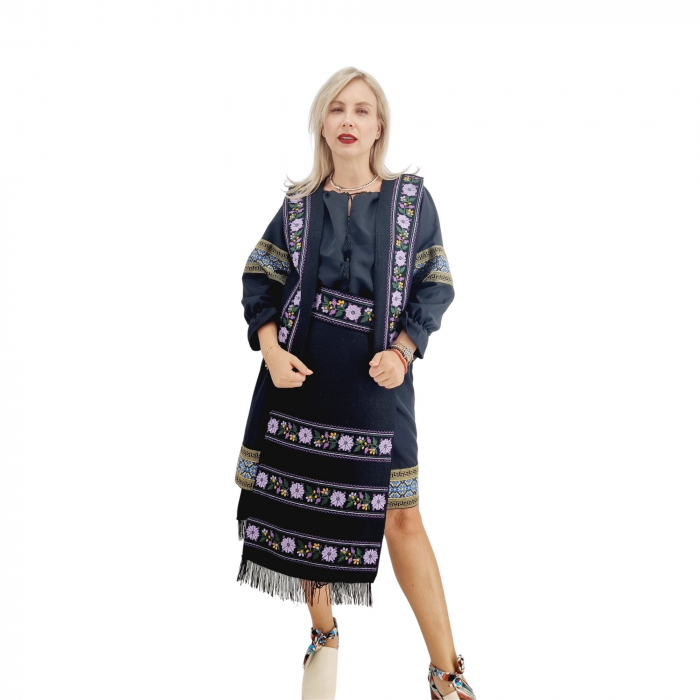 Costum Popular cu broderie traditionala Priscilla 3 [4]