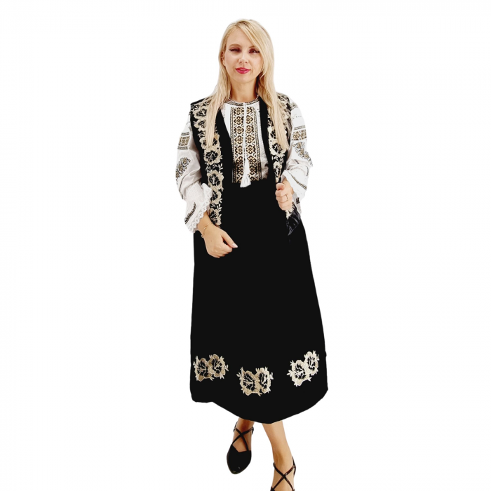 Costum Popular din catifea cu broderie traditionala Carmen 2 [2]