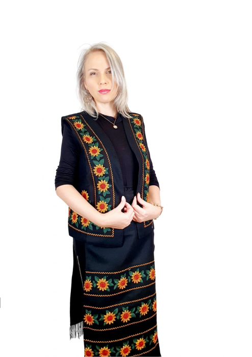 Costum Popular cu broderie traditionala - Prisilla [6]