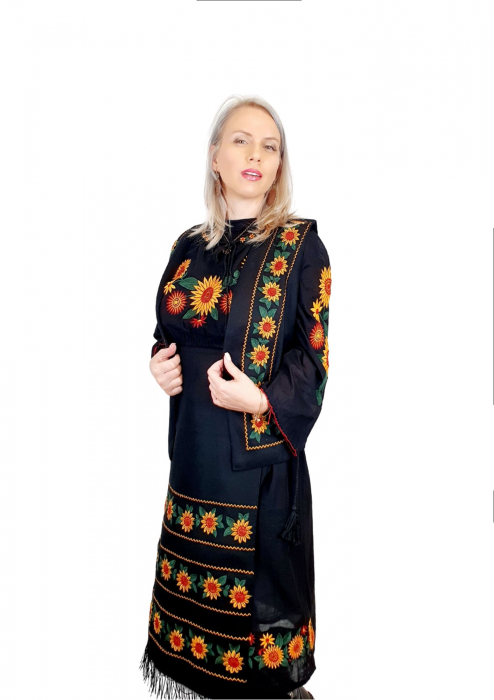 Costum Popular cu broderie traditionala - Prisilla [4]