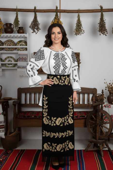 Costum Popular cu broderie traditionala Sidonia 5 [2]