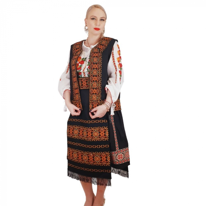 Costum Popular cu broderie traditionala Valentina [3]