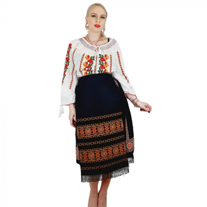 Costum Popular cu broderie traditionala Valentina [4]