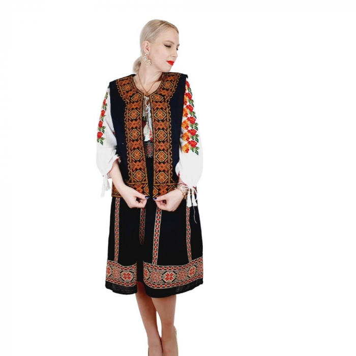 Costum Popular cu broderie traditionala Valentina [8]