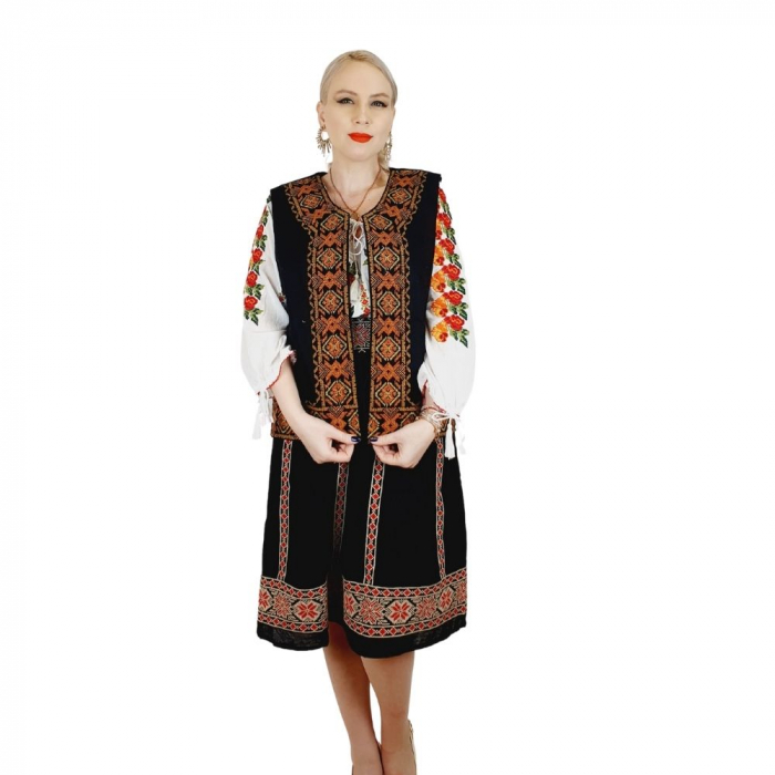 Costum Popular cu broderie traditionala Valentina [9]