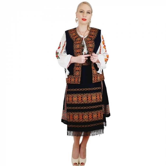 Costum Popular cu broderie traditionala Valentina [11]