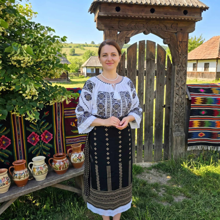 Costum popular format din catrinta , brau si ie - Doris [3]