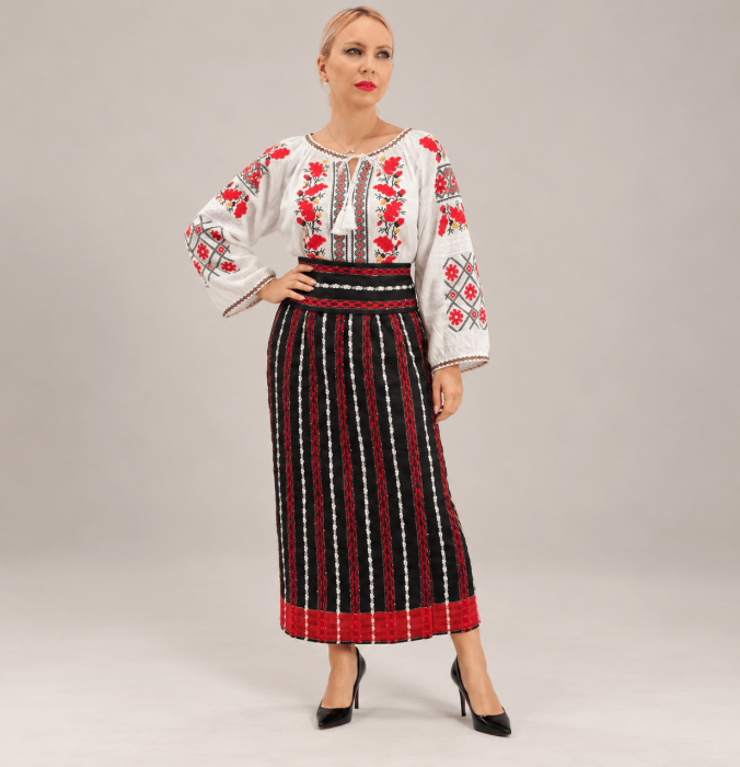 Costum popular format din catrinta , brau si ie Mada 4 ( Catrintele si braul sunt lucrate manual )