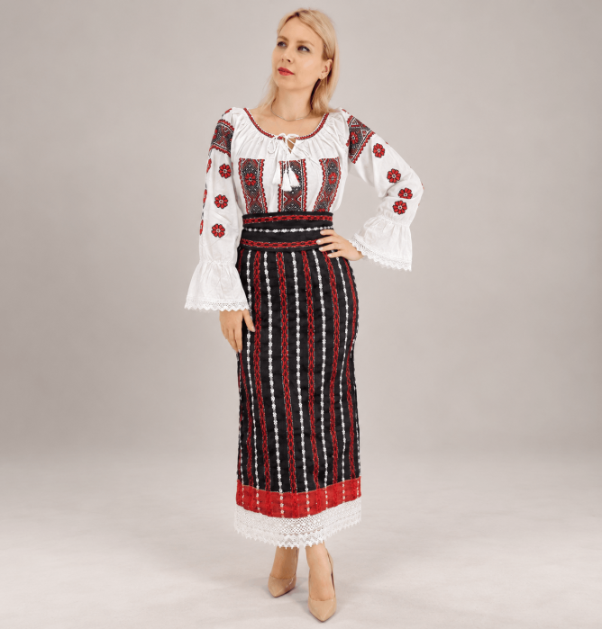 Costum popular format din catrinta , brau si ie Mada 2 ( Catrintele si braul sunt lucrate manual )