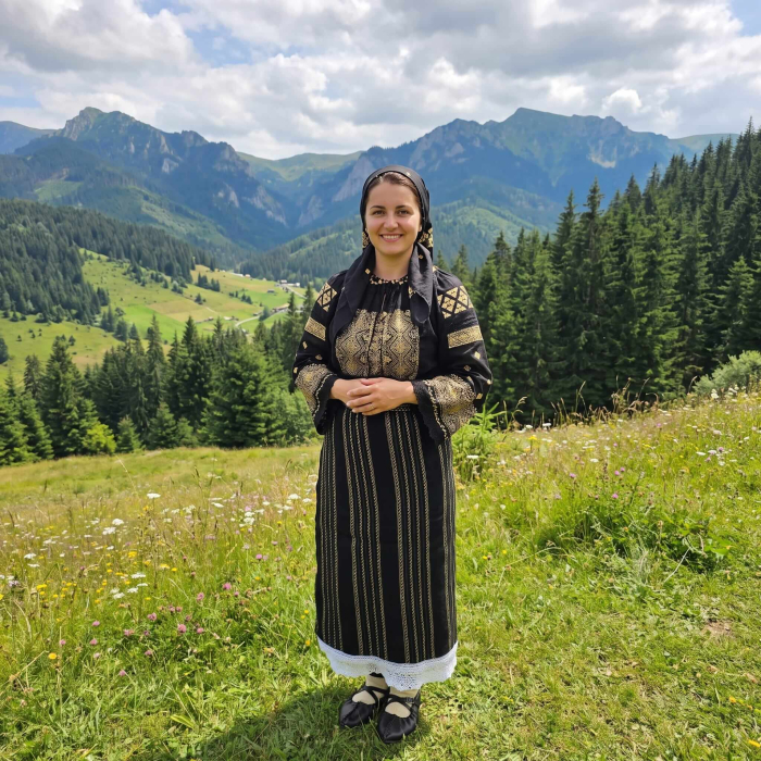 Costum popular format din catrinta , brau si ie - Isabel [3]