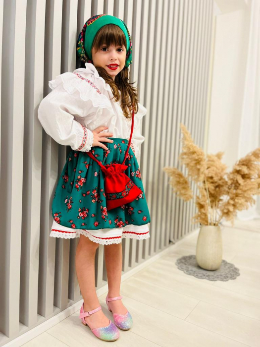 Costum Traditional Fetite Mariuca [3]