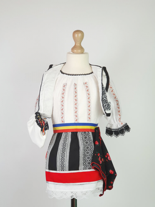 Costum Traditional Fetite Bianca 2 [2]