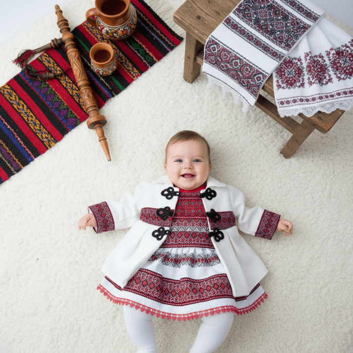 Costum Traditional Fetite Bianca 9 [1]