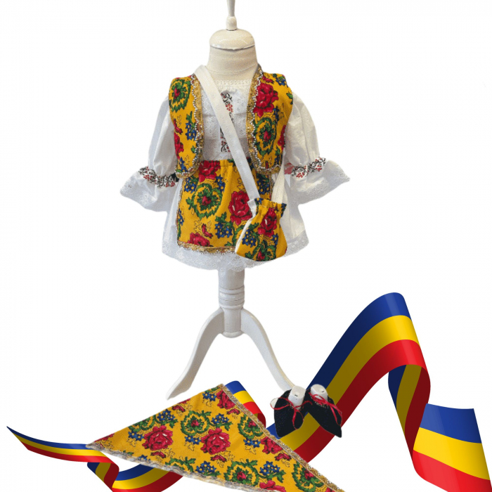 Costum traditional fetite cu motive florale pe galben