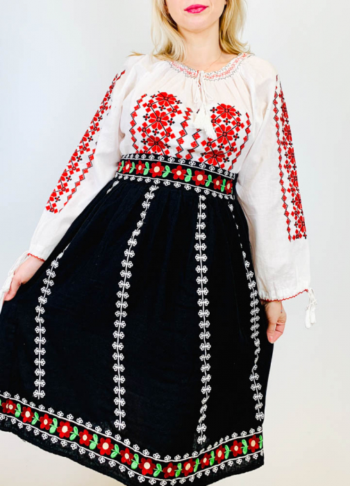 Fusta Traditionala Alina 3 [3]